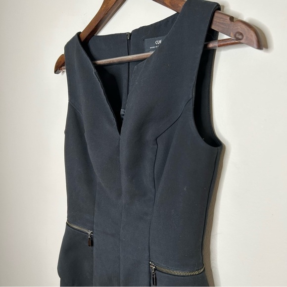 Cue Sleek Twill Knit Peplum Dress V Neck with Zipper Details Black Size 4 - Picture 9 of 12